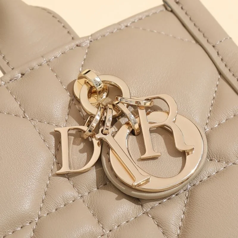 Elegant Christian Dior Shopping Bags 46176