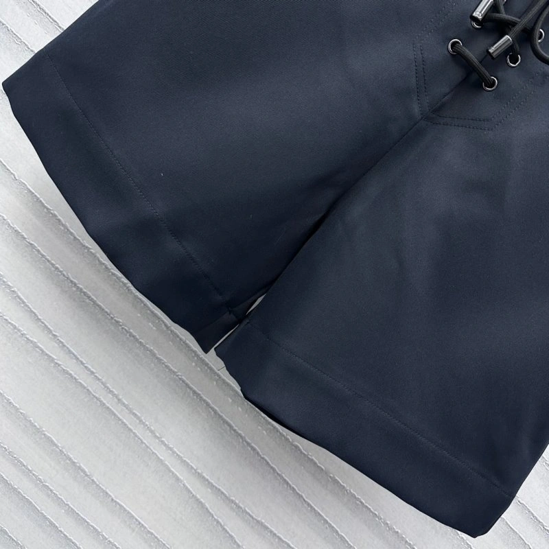 Trendsetting Christian Dior Short Pants 112017