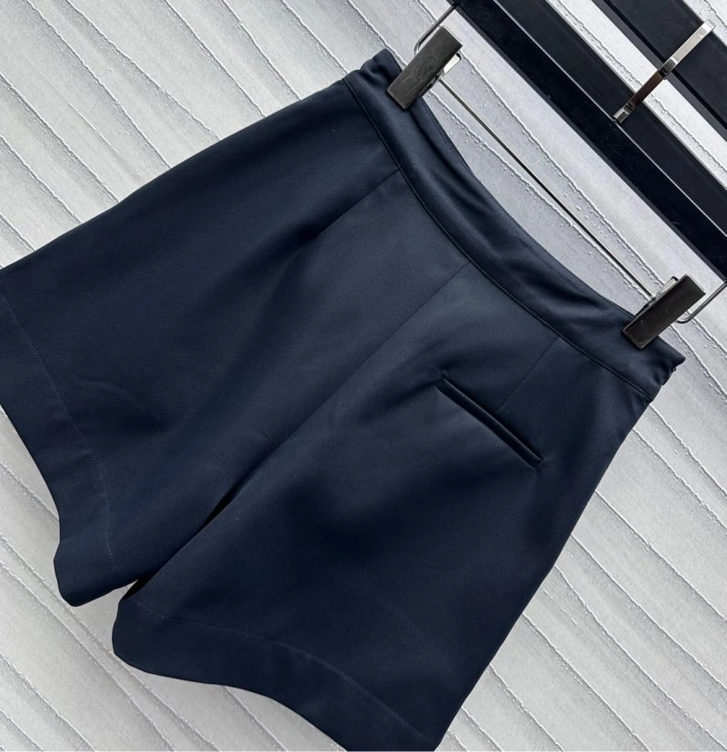 Trendsetting Christian Dior Short Pants 112017