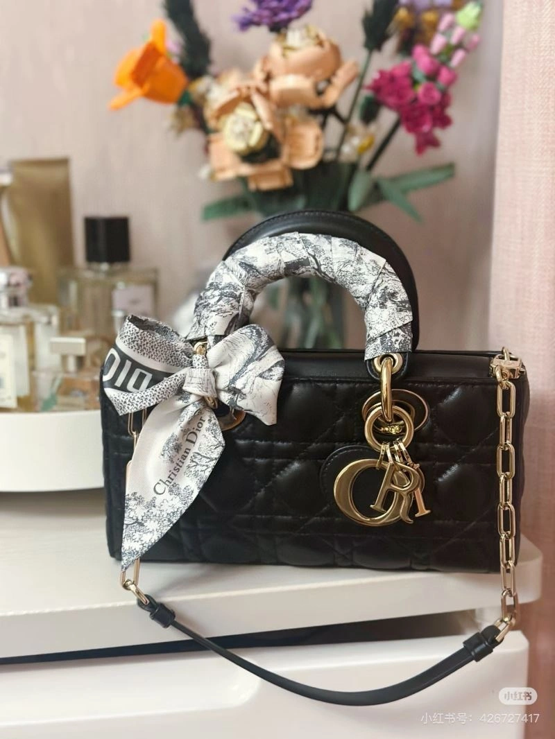 Durable Christian Dior Silk 272381
