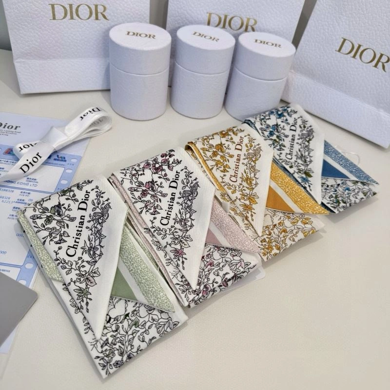 Elegant Christian Dior Silk 272349