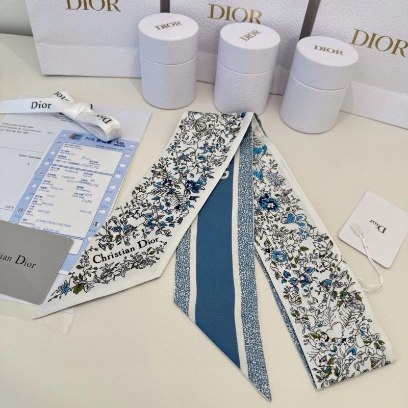 Elegant Christian Dior Silk 272349