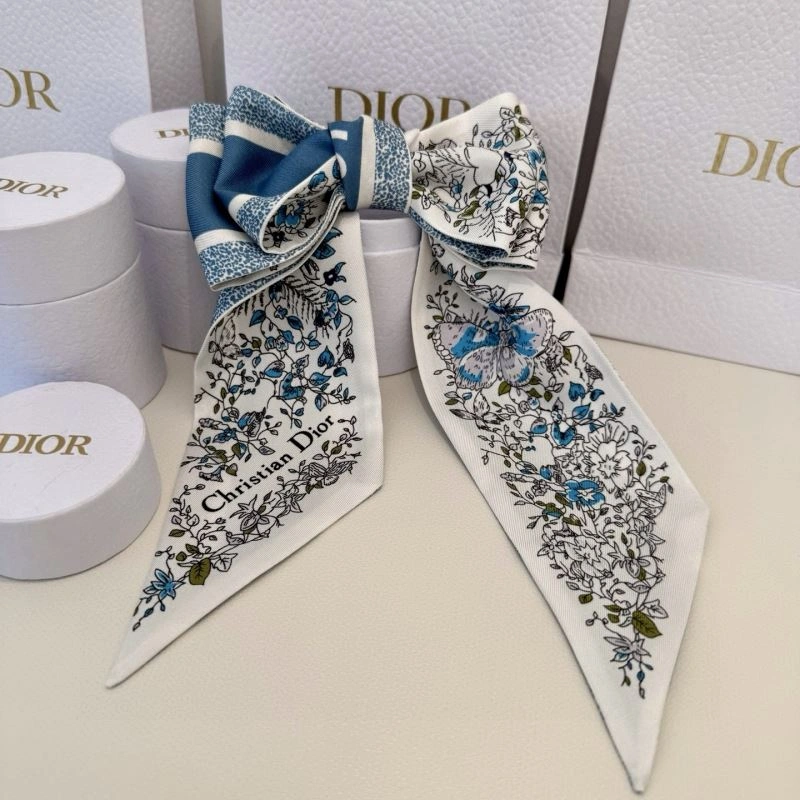 Elegant Christian Dior Silk 272349