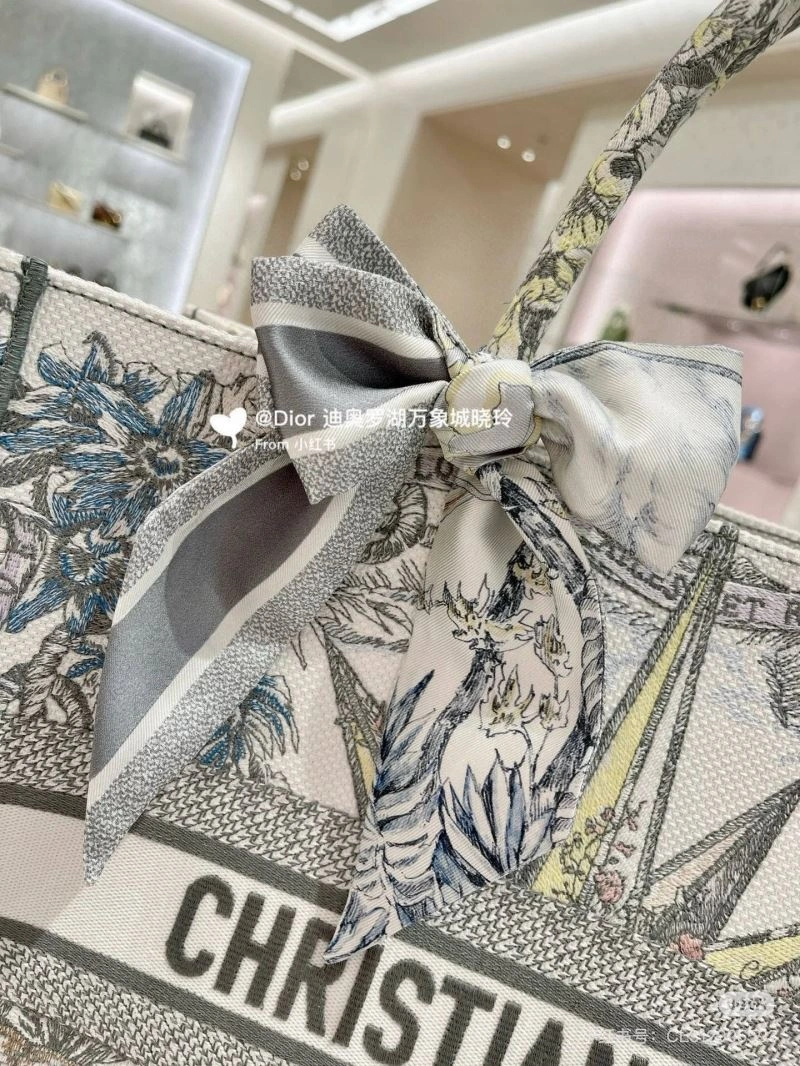 Christian Dior Silk Contemporary 272320