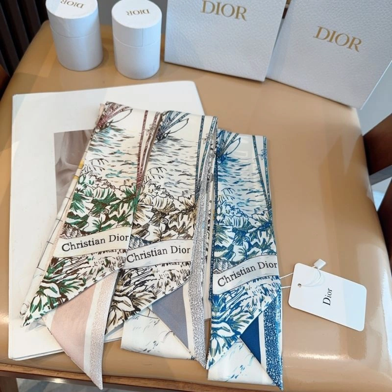 Bold Christian Dior Silk 272947