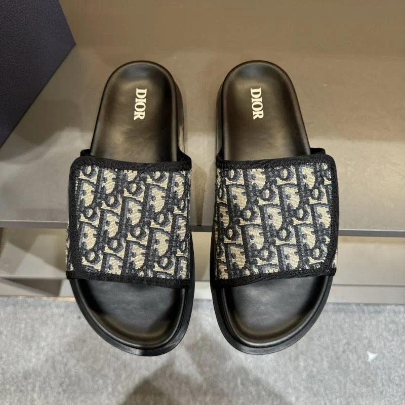 Trendsetting Christian Dior Slippers 20555