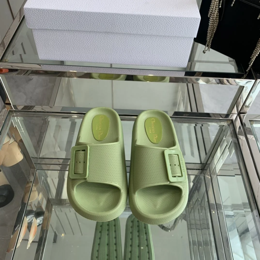 Trendsetting Christian Dior Slippers 21118