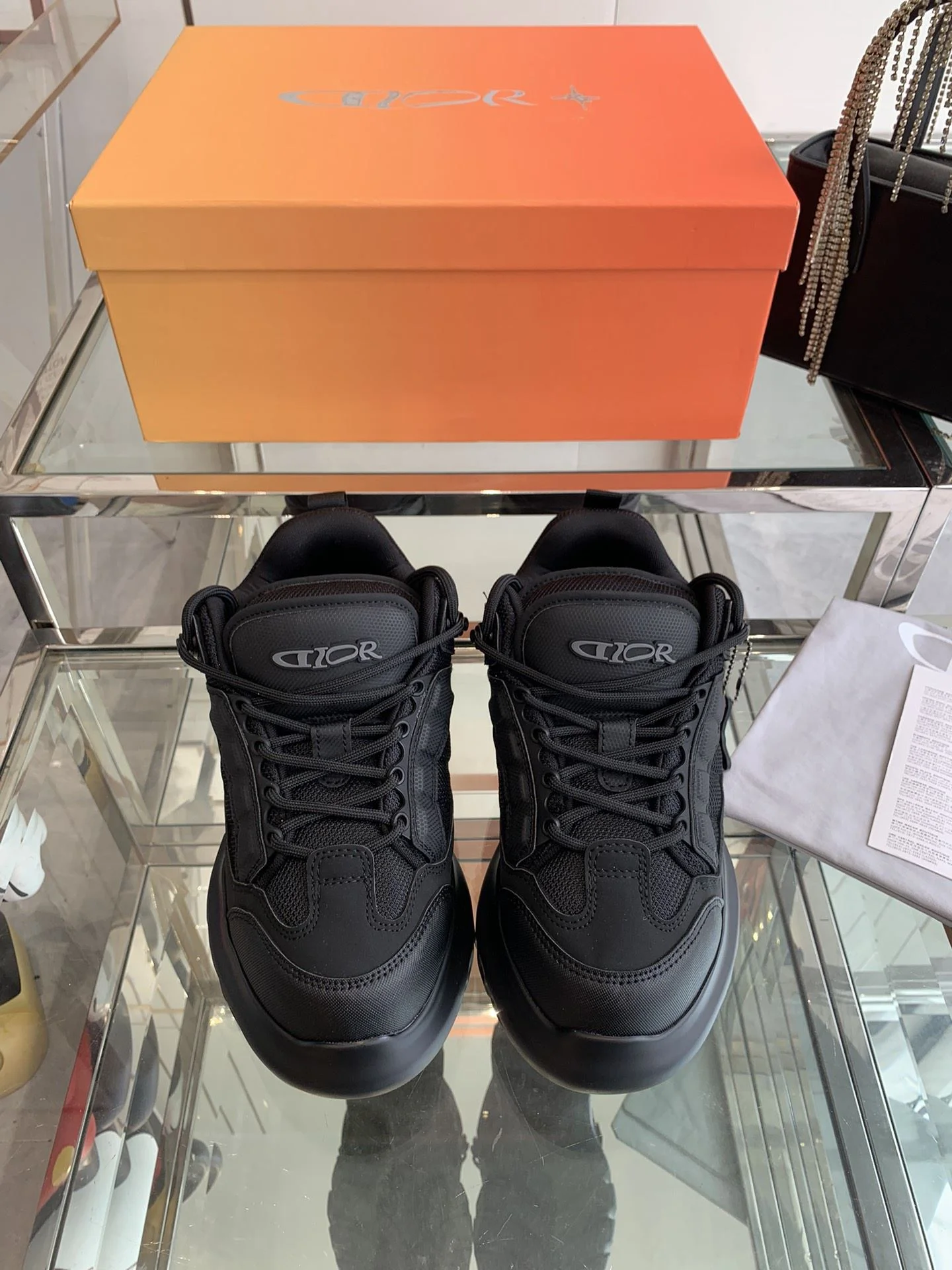Stylish Christian Dior Sneaker 21071