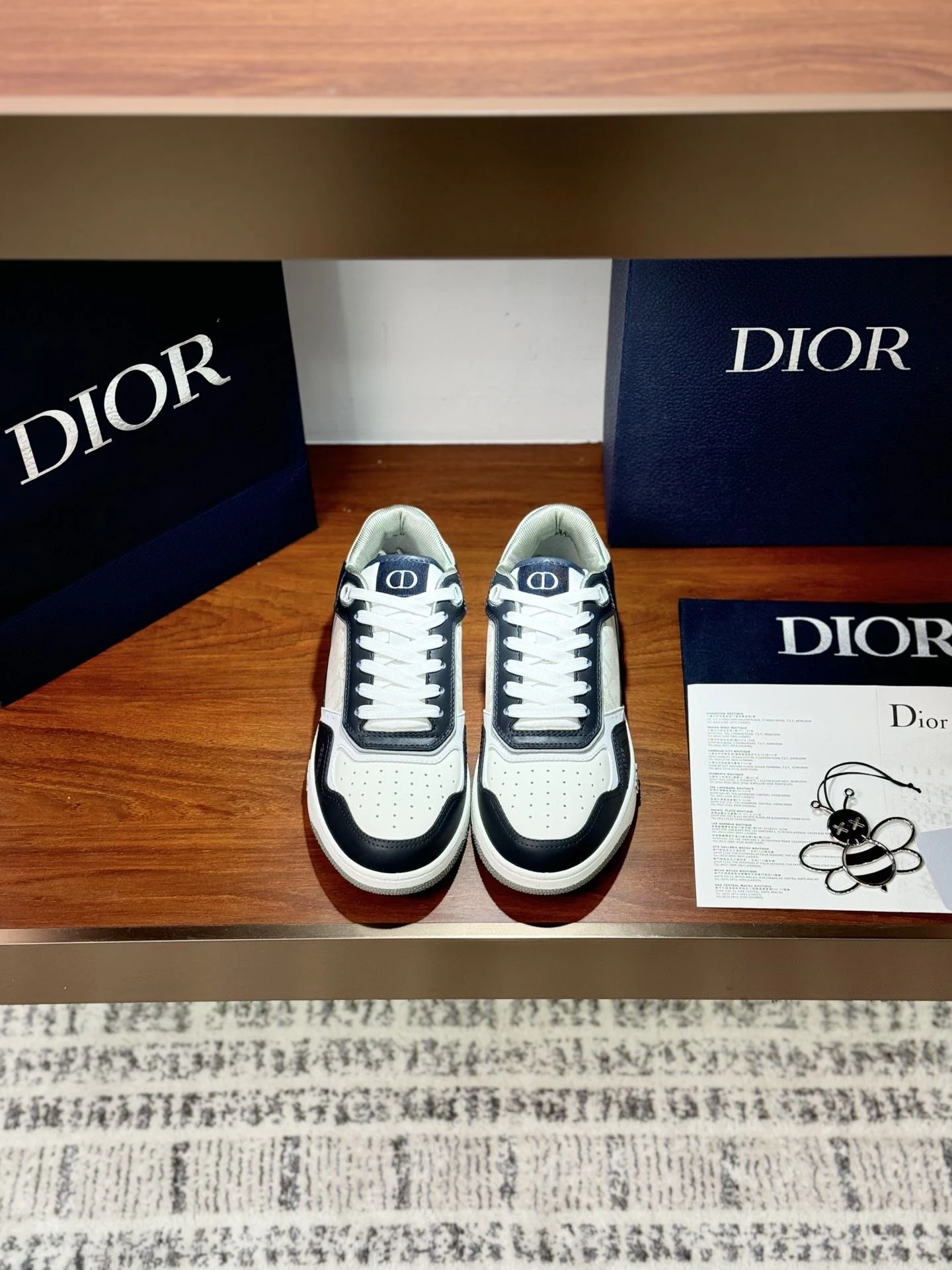 Fashionable Christian Dior Sneaker 21047