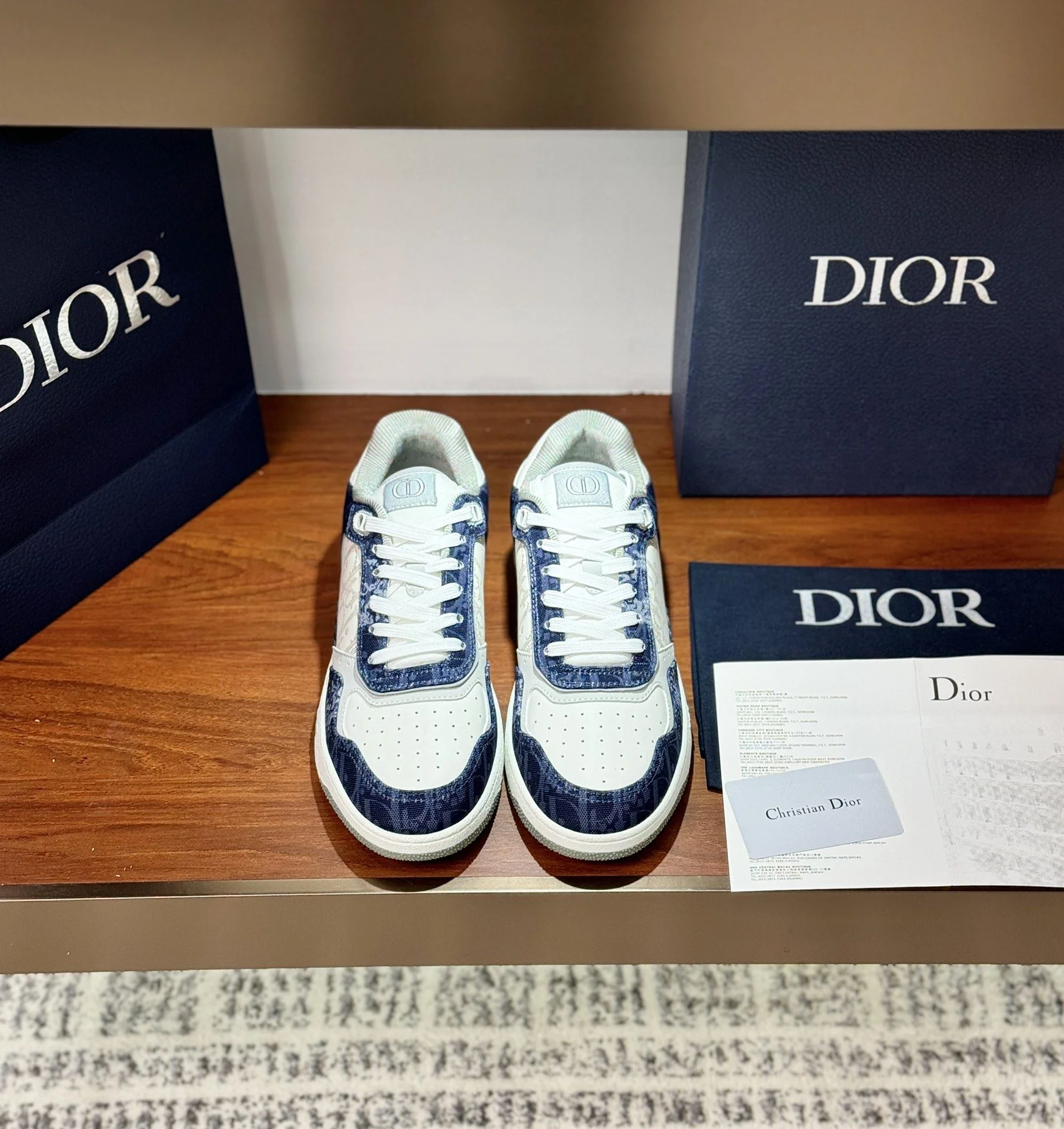Reliable Christian Dior Sneaker 21108