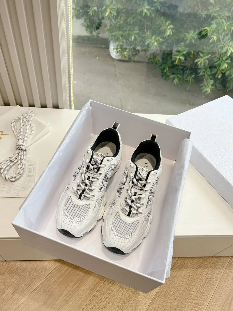 Refined Christian Dior Sneaker 21016
