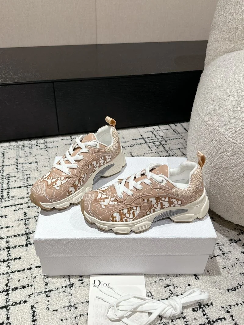 Effortless Christian Dior Sneaker 21689