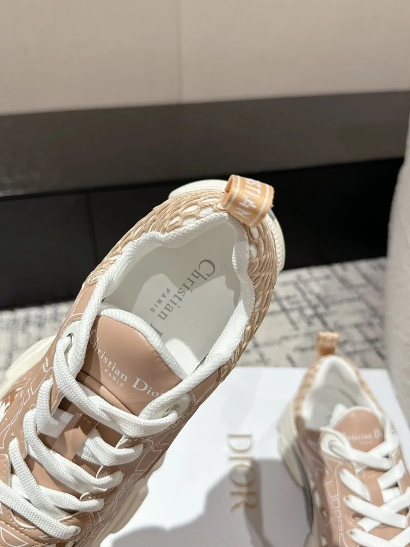 Effortless Christian Dior Sneaker 21689