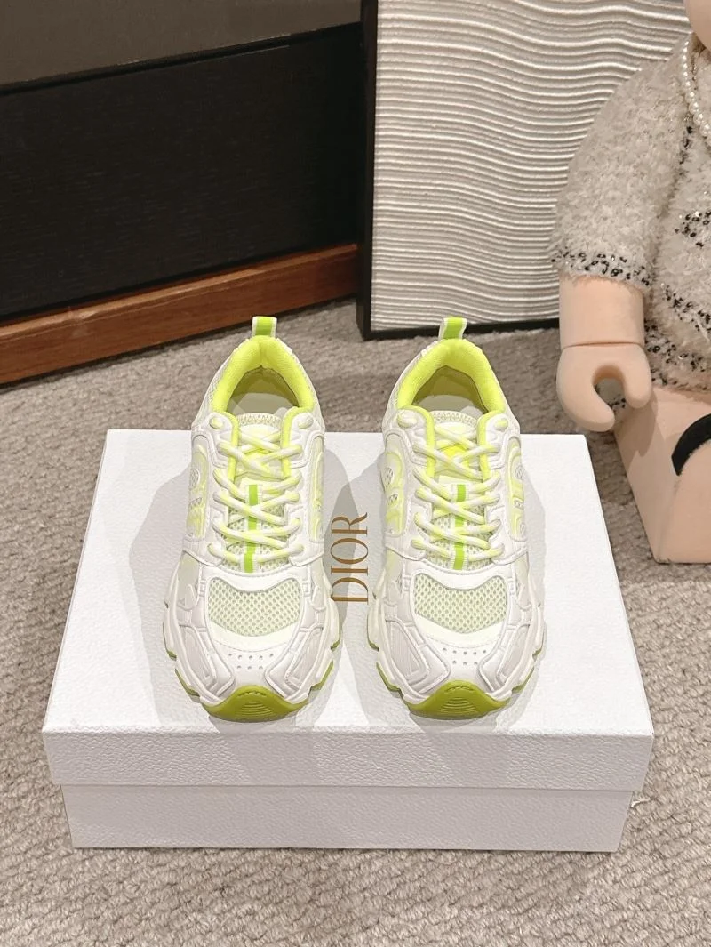 Trendsetting Christian Dior Sneaker 21639
