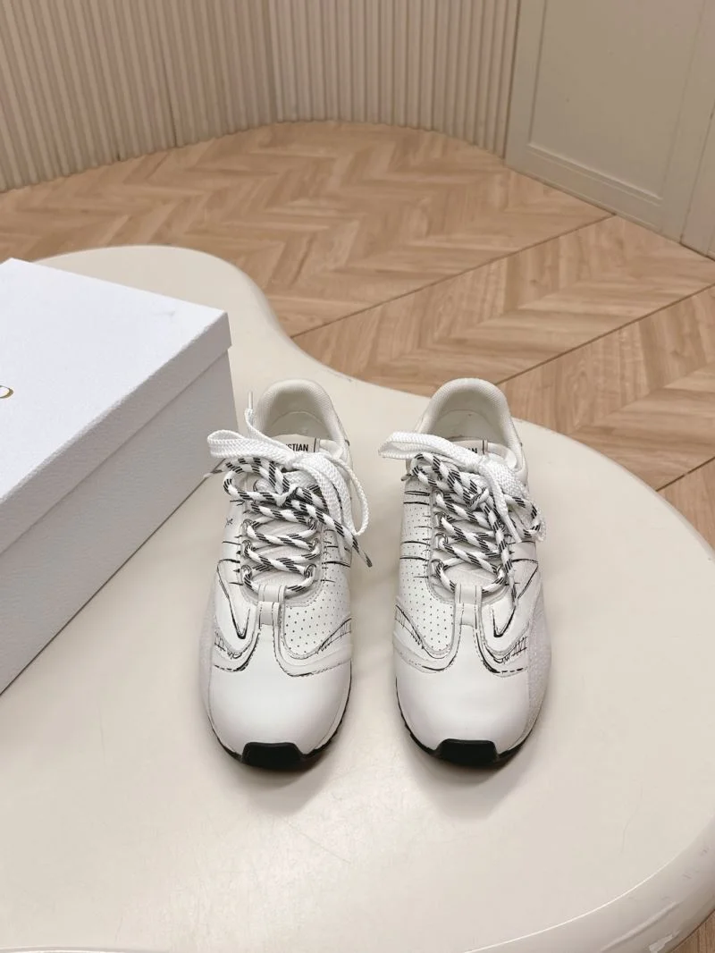 Trendsetting Christian Dior Sneaker 21627