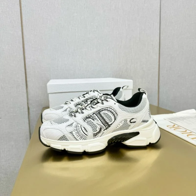 Trendy Christian Dior Sneaker 21345