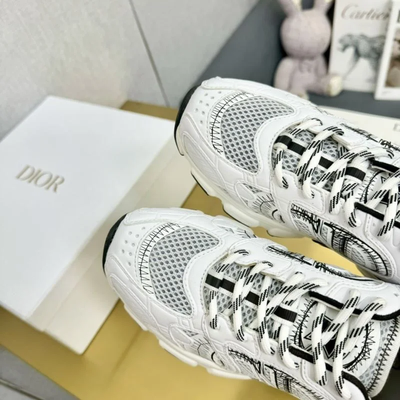 Trendy Christian Dior Sneaker 21345