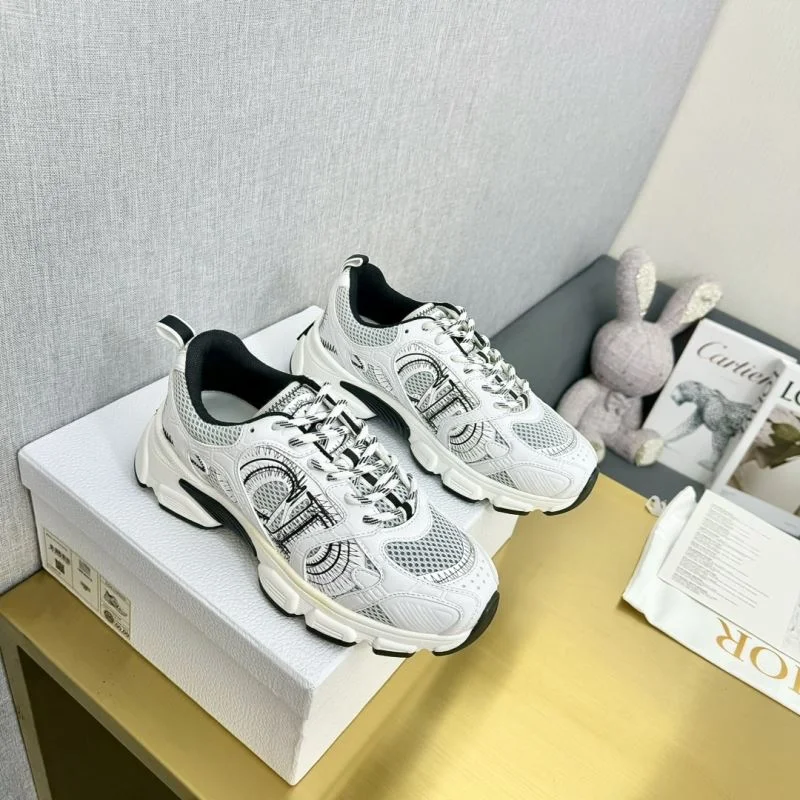Trendy Christian Dior Sneaker 21345