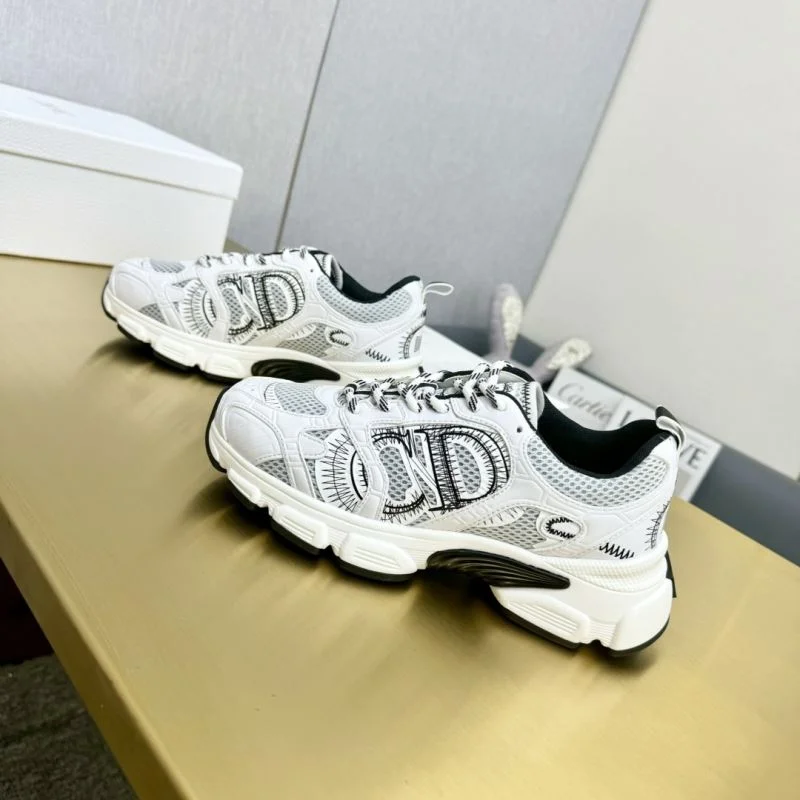 Trendy Christian Dior Sneaker 21345