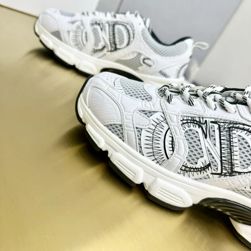 Trendy Christian Dior Sneaker 21345