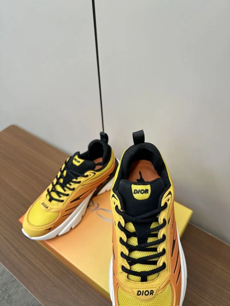 Minimalist Christian Dior Sneaker 22516
