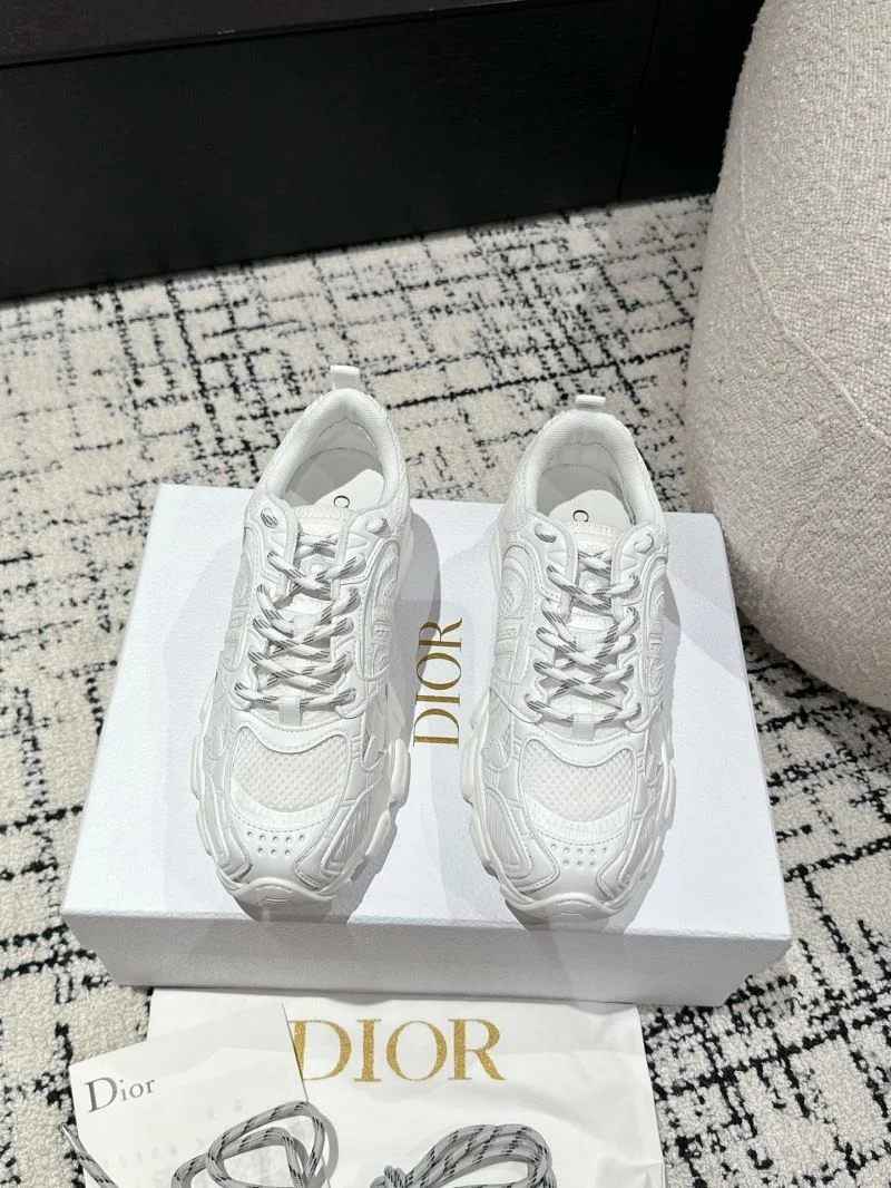 Minimalist Christian Dior Sneaker 20789