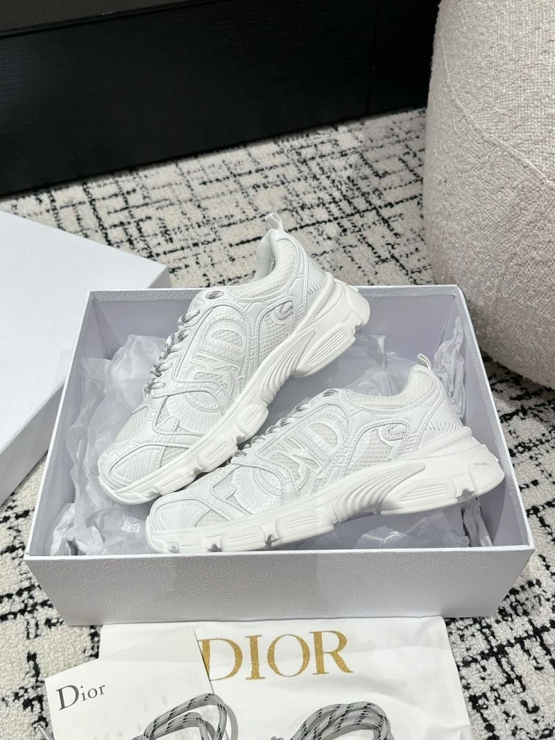 Minimalist Christian Dior Sneaker 20789