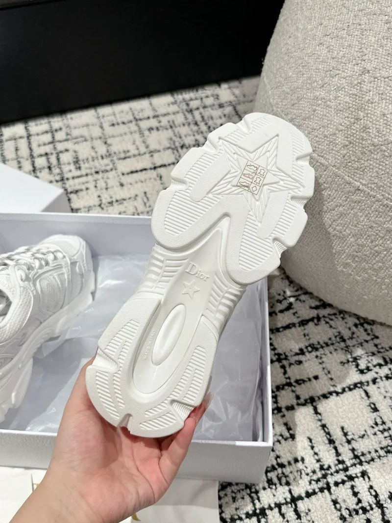 Minimalist Christian Dior Sneaker 20789