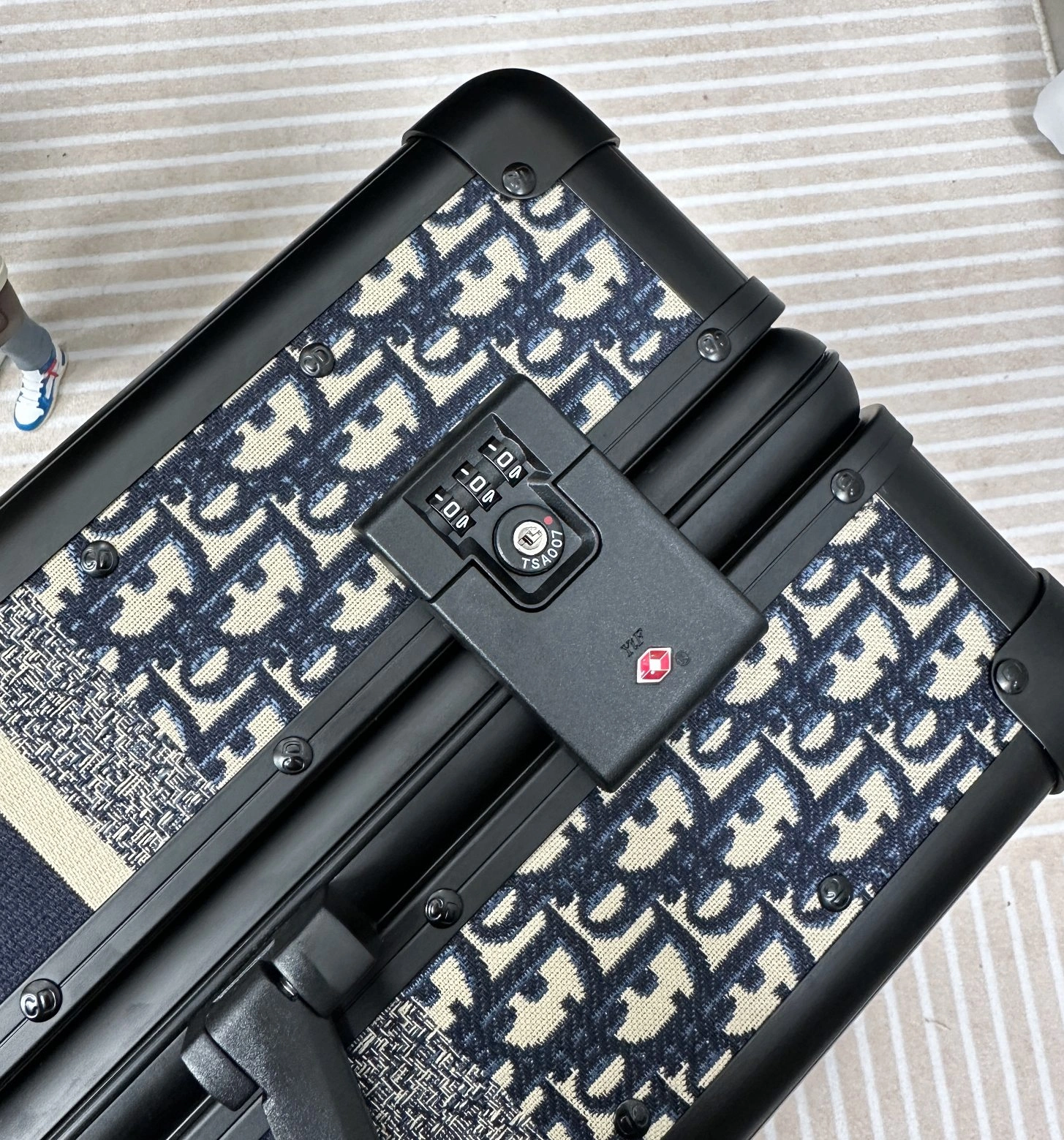 Breathable Christian Dior Suitcase 71786