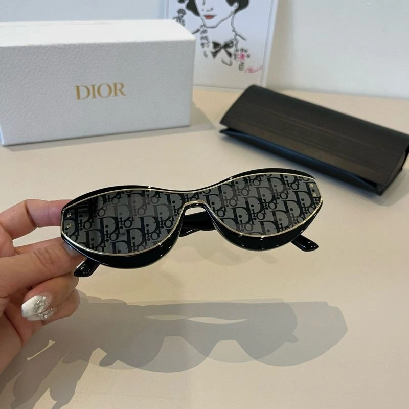 Comfortable Christian Dior Sunglasses 278733