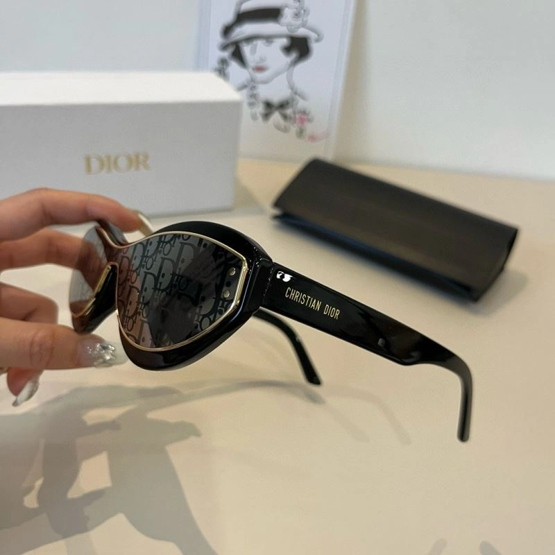 Comfortable Christian Dior Sunglasses 278733