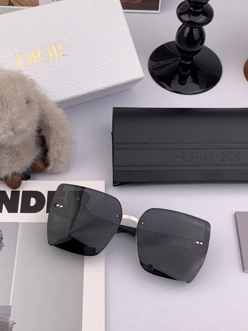 Minimalist Christian Dior Sunglasses 278700