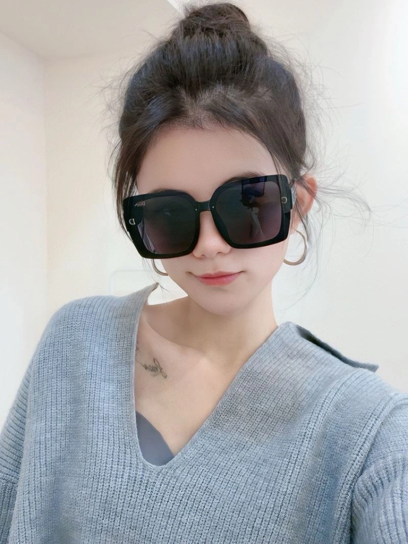 Comfortable Christian Dior Sunglasses 278721