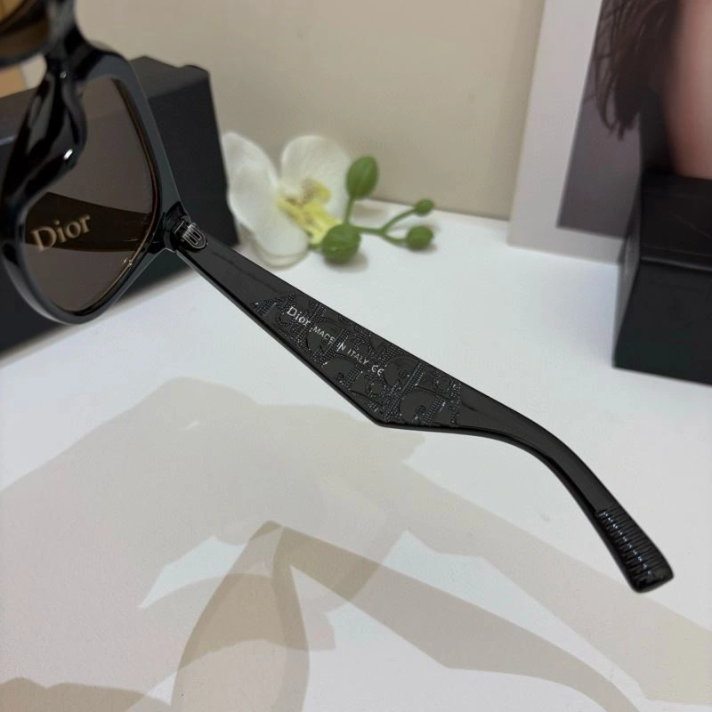 Snug Christian Dior Sunglasses 278715
