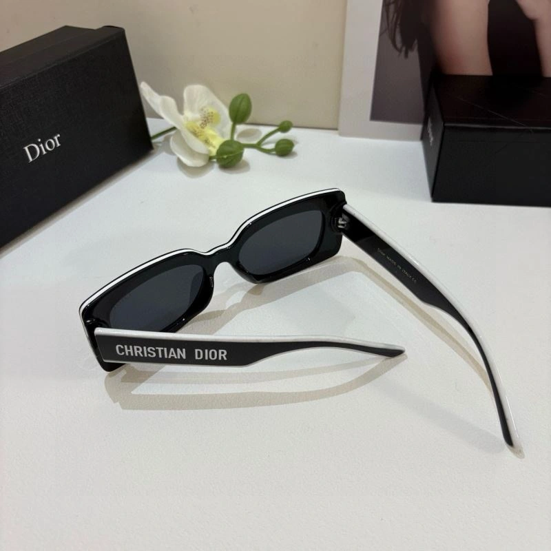 Comfortable Christian Dior Sunglasses 278664