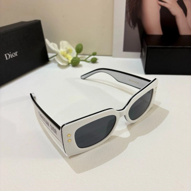 FashionForward Christian Dior Sunglasses 278661