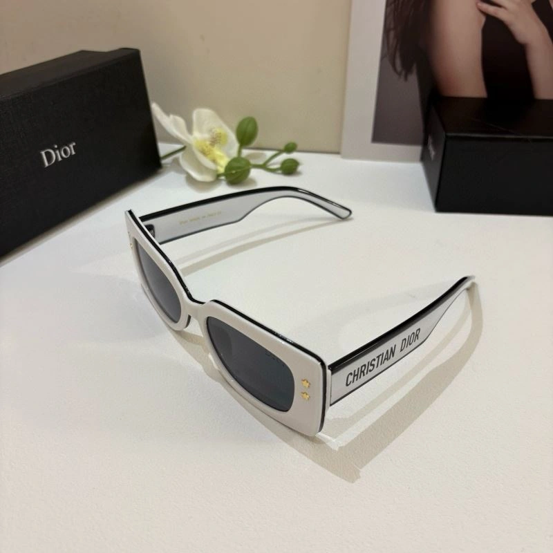 FashionForward Christian Dior Sunglasses 278661