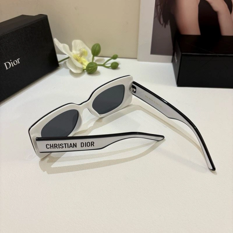 FashionForward Christian Dior Sunglasses 278661