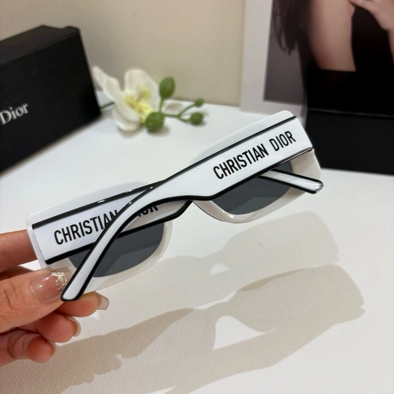 FashionForward Christian Dior Sunglasses 278661