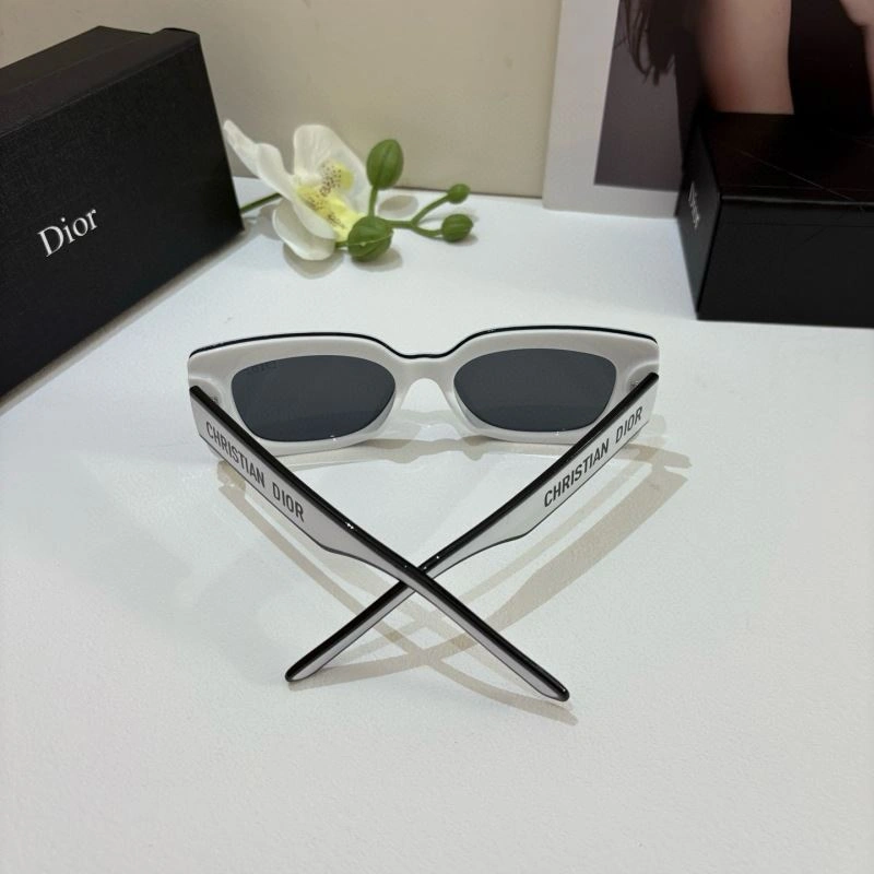 FashionForward Christian Dior Sunglasses 278661