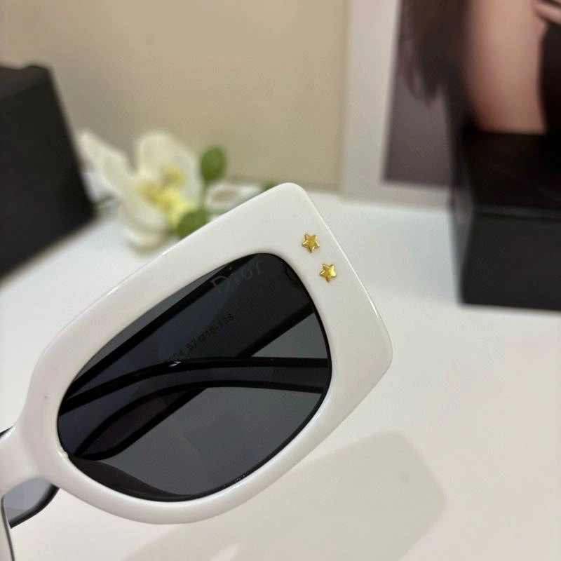 FashionForward Christian Dior Sunglasses 278661