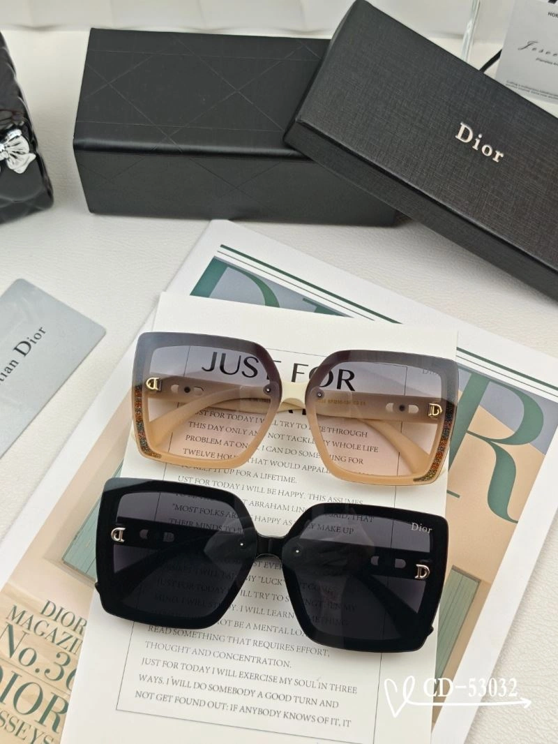 FashionForward Christian Dior Sunglasses 278669