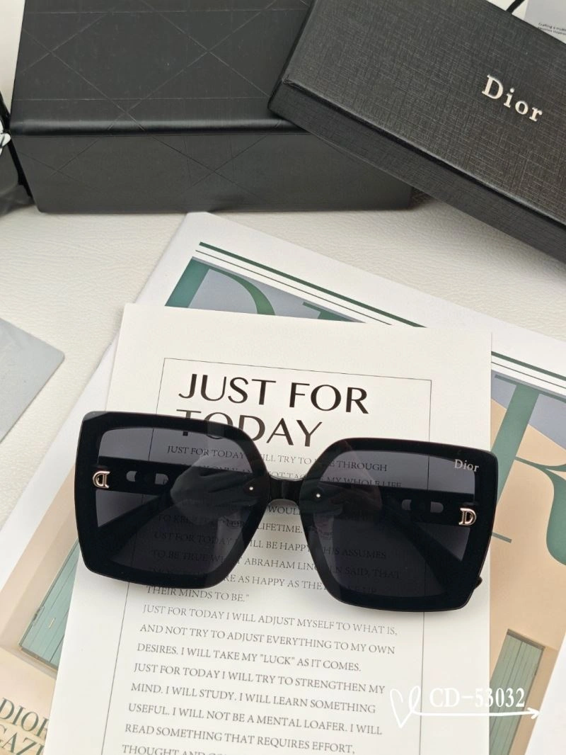 FashionForward Christian Dior Sunglasses 278669
