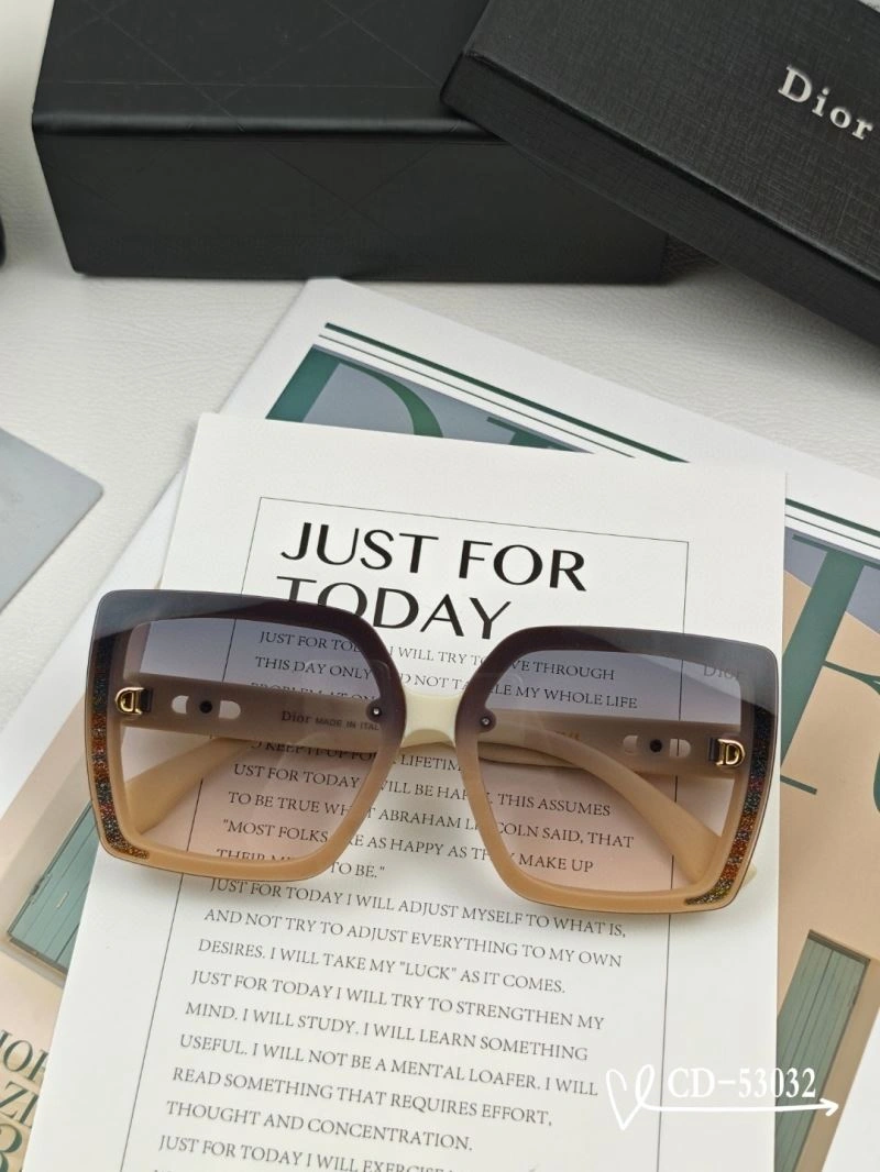 FashionForward Christian Dior Sunglasses 278669