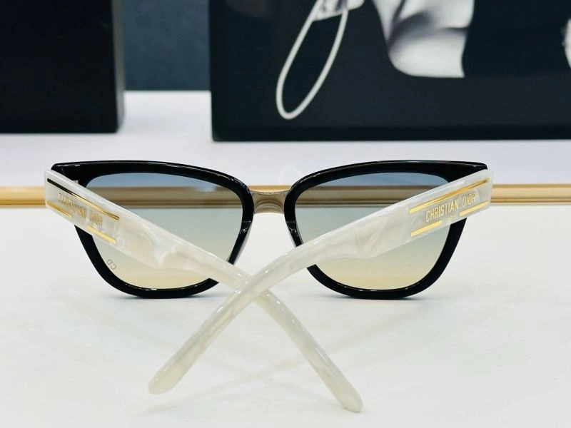 Minimalist Christian Dior Sunglasses 278651
