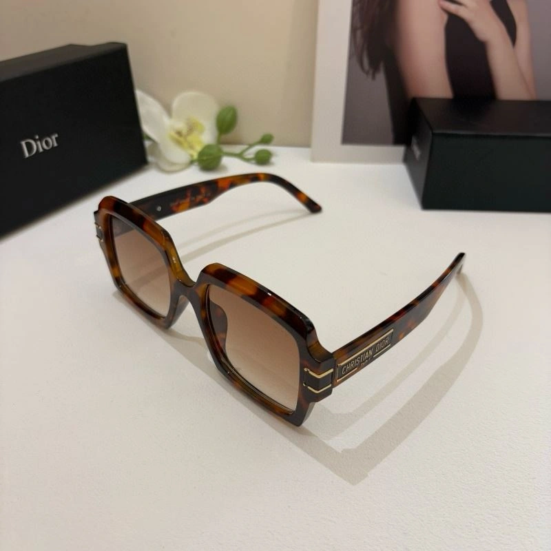 Contemporary Christian Dior Sunglasses 278622