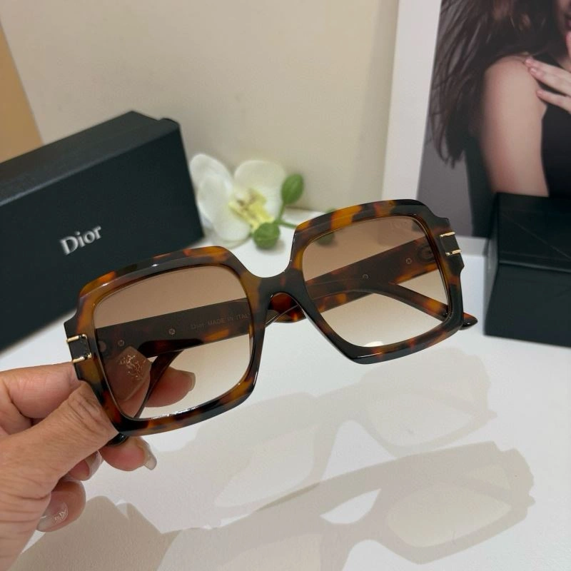 Contemporary Christian Dior Sunglasses 278622