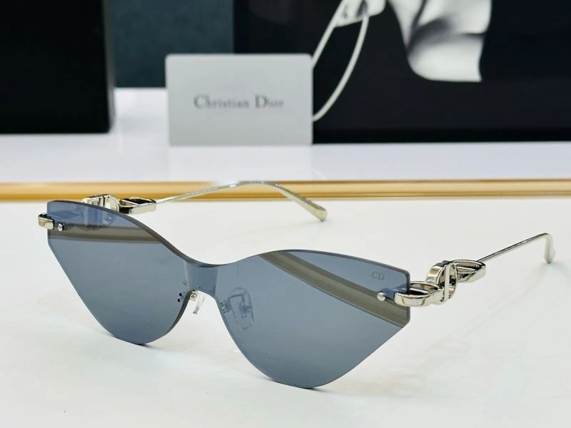 Sporty Christian Dior Sunglasses 278643
