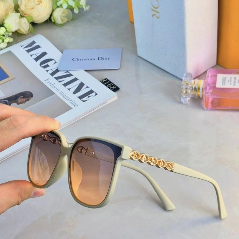 Sleek Christian Dior Sunglasses 278618