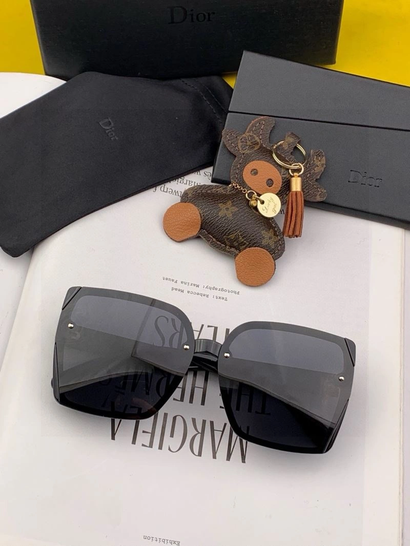 Bold Christian Dior Sunglasses 278872